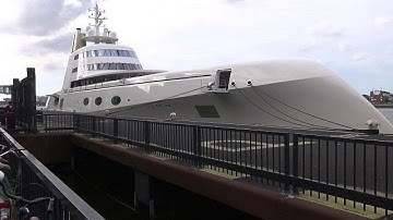 Luxe superjacht voor even in Amsterdam