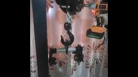 Stage chain hoist