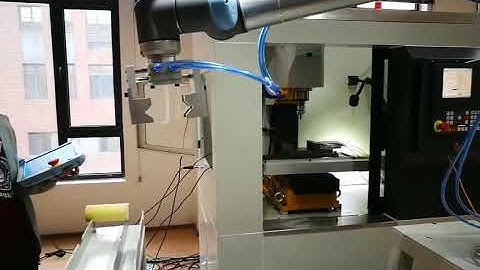 SYIL 5 Combo Small CNC mill with universal robotics