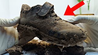 J'ai nettoyé la chaussure la plus boueuse d'Afrique. | ASMR screenshot 5