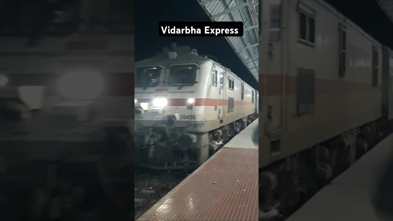 12106-Vidarbha Express arriving at Akola junction