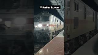 12106-Vidarbha Express arriving at Akola junction#railtrack #expresstrain #indianrailways #shorts
