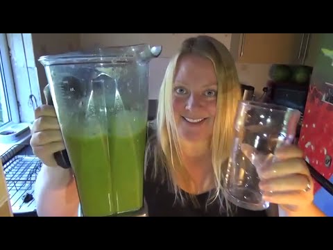 green-smoothie-recipe-in-the-vitamix-blender-using-kale-and-banana!