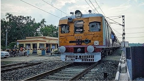 Katwa Howrah emu local moving  speedy at Railgate