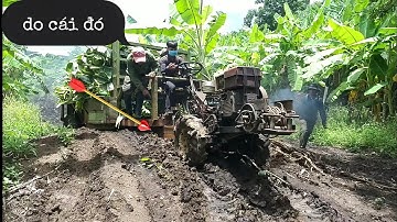 Xe công nông 2 câu chở chuối đường lây bị kẹc  cực kỳ khó khăn