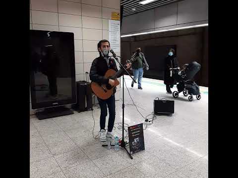 Turkish street talent | Amazing turkish song at Metro Istanbul | sezgin Topalogluu