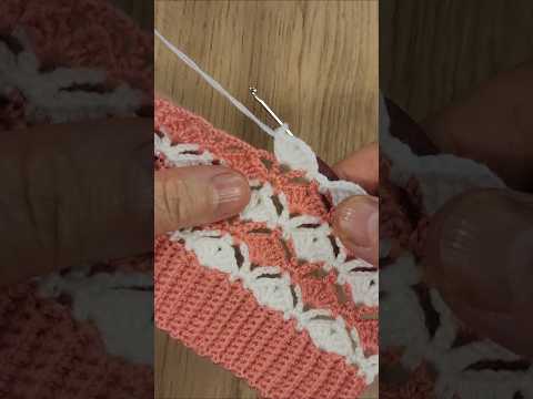 İki renkli tığ işi bebek yeleği modeli #crochet #knittig #örgü #tığişi #yelek