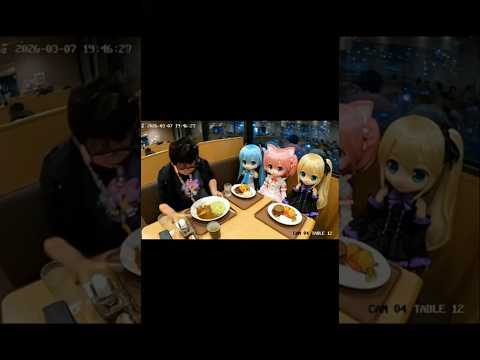ファミレスでフィギュアと話しながら食事するオタク #sora