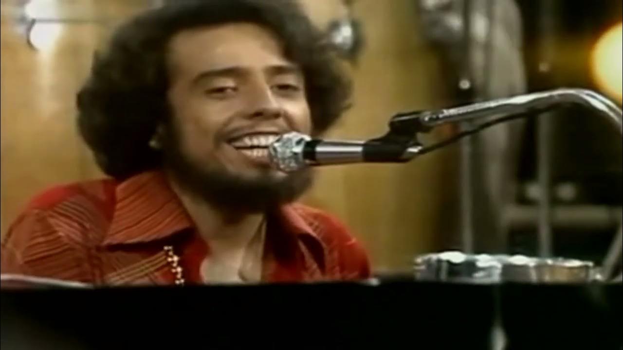 Sergio mendes feat. Black eyed peas mas que nada summer music set. Mas que nada black. Sergio mendes black eyed peas mas. Sergio pea.