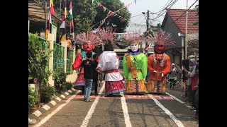 Ondel ondel Lomba 17 Agustusan di Perkampungan Budaya Betawi. Ondel-ondel joget sampe jatoh