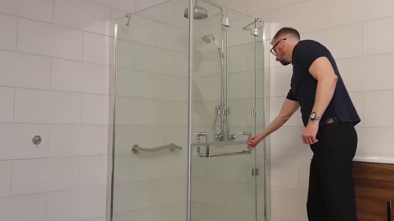 Top bi-fold stable door demonstration