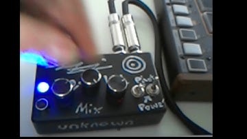 Circuit Bent GLITCH guitar synth pedal destroys Akai Rhythm Wolf