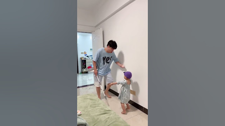 爸爸好不容易逮个机会收拾一下闺女，结果爷爷来了，闺女这不嫌事大的一哭一跪，你爸估计怕是要跄到天亮了#人类幼崽成长记 #爸爸带娃 #坑爹#cutebaby #funny #搞笑