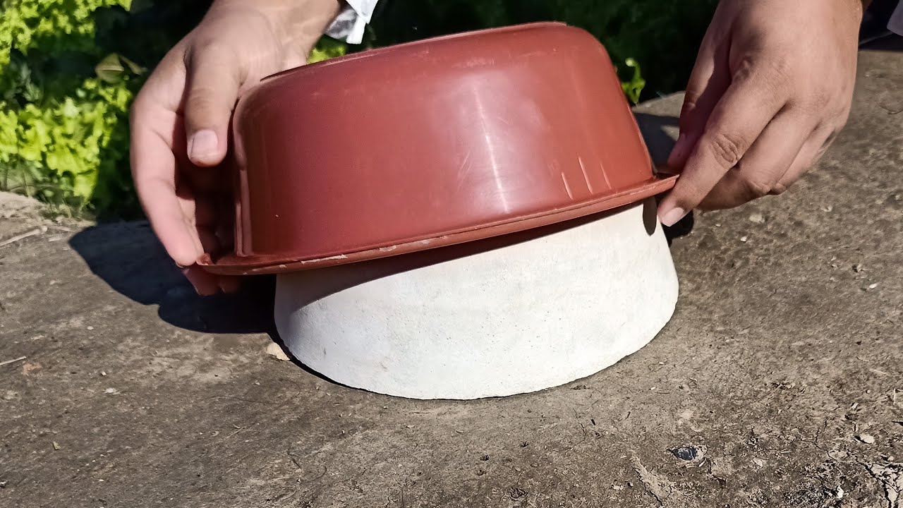 How to make a small round shallow cement pot - YouTube