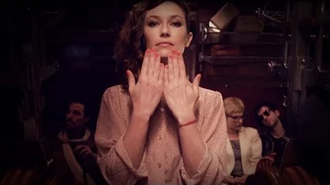 Mina Tindle - Too Loud (Clip Officiel)