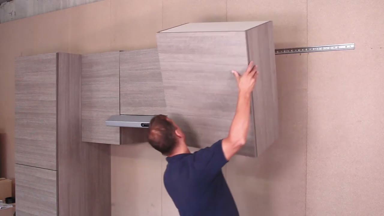 Vormontierte Küche zusammenbauen