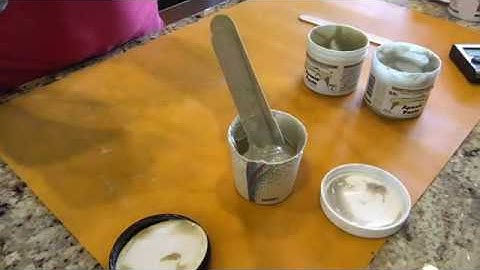 Mixing Aves Apoxie Paste