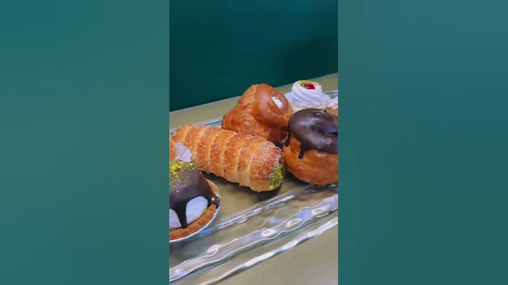 Where is the best cafe in downtown Toronto #frenchbakery #croissant #bakeryshop #croissantdough