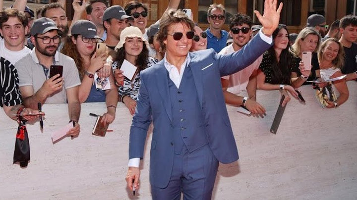Tom Cruise's Shocking Moment at Paris Olympics Closing Ceremony!