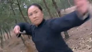 The Japanese samurai defeated many kung fu masters and are arrogant, but defeated by an old lady.