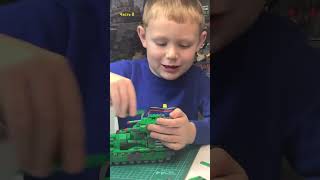 КV44 мультяшный танк с Герандо из LEGO, собирает Оливер Август, часть 7