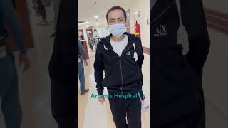 Счастливый пациент после пересадки печени в больнице Артемис, Гургаон.
