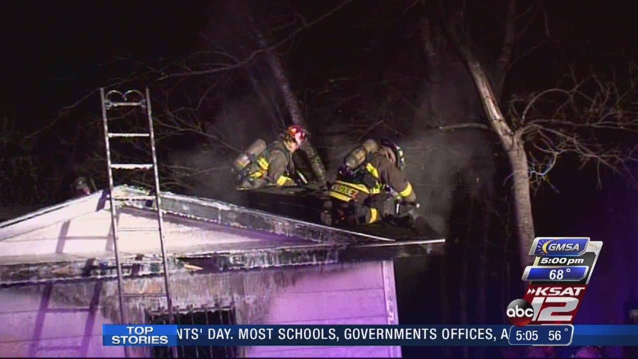 Firefighters rescue elderly couple from burning home - YouTube