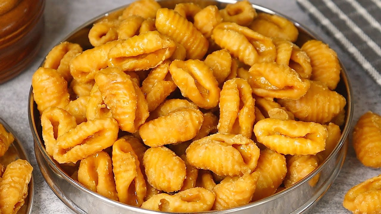 బెల్లం గవ్వలు పిండిని ఇలా కలిపి చేస్తే Extra టేస్ట్ తో గుల్లగా కరకరలాడతాయి😋 Bellam Gavvalu In Telugu