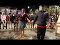 Chicas de Jv Aventura Y comedia Bailando en la plaza de Huamachuco