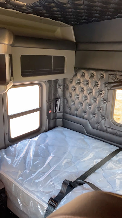 Kenworth W900 Sleeper 🛌🥱#baru #pengemuditruk #truk #pekerjaanpengemuditruk #truk #sleeper #kw #w9