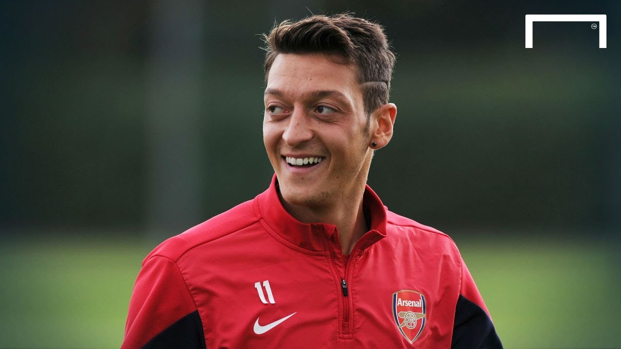 Mesut Ozil set to make his Arsenal debut | Premier League ...