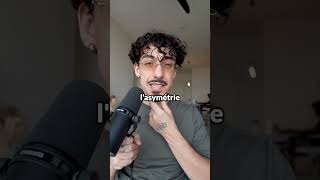 Beau Devant Le Miroir Moche En Photo ?
