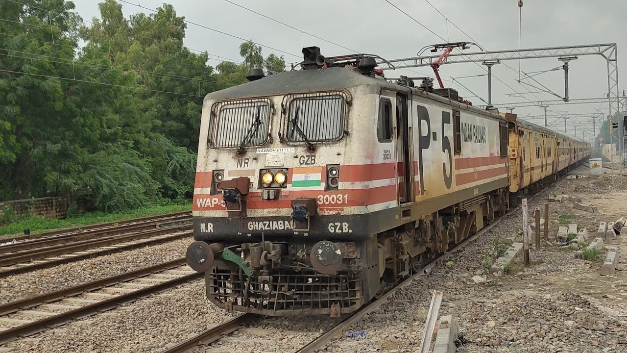 22421 दिल्ली सराय रोहिल्ला - जोधपुर सालासर एक्सप्रेस गोटन आती हुई।