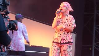 Lily Allen - Waste ( Mighty Hoopla Performance )