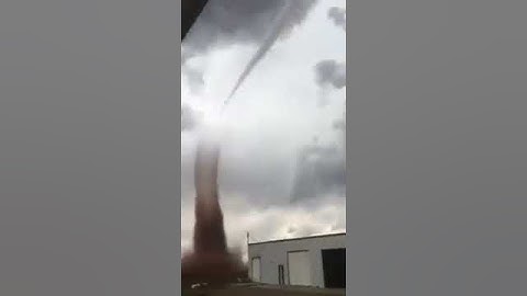 A short vid showing counter-rotation in forming tornado.