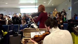 Flashmob - Orchestra waiting for the train, Mozart - Eine Kleine Nachtmusik