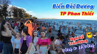 Biển Đồi Dương Phan Thiết ĐÔNG NGHẸT Người dân Du khách hóng mát tắm biển kỳ nghỉ Lễ 30/4 và 1/5