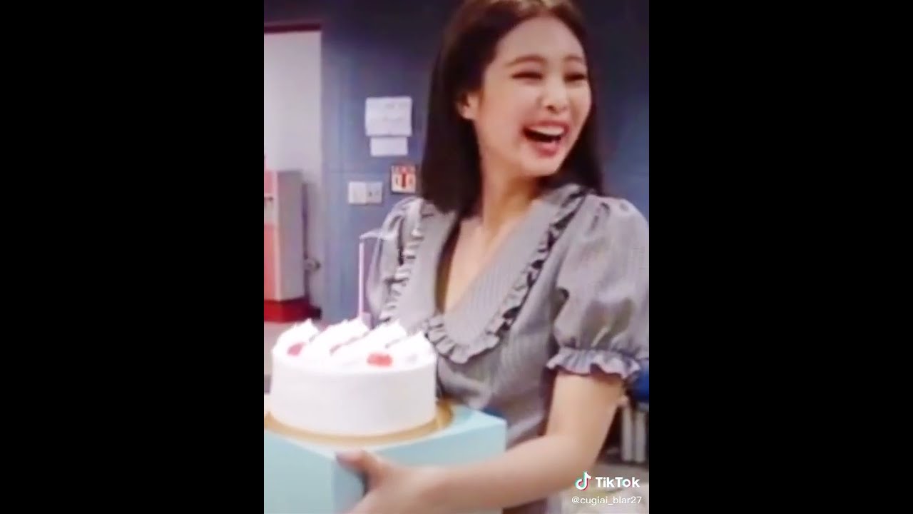 Jennie Blackpink và loạt khoảnh khắc xứng danh mỹ nhân Kpop ở tuổi 25