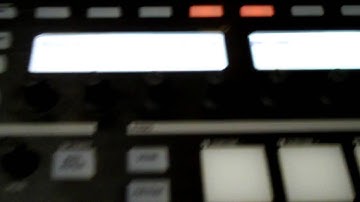Native Instruments Maschine browsing sounds on hardware