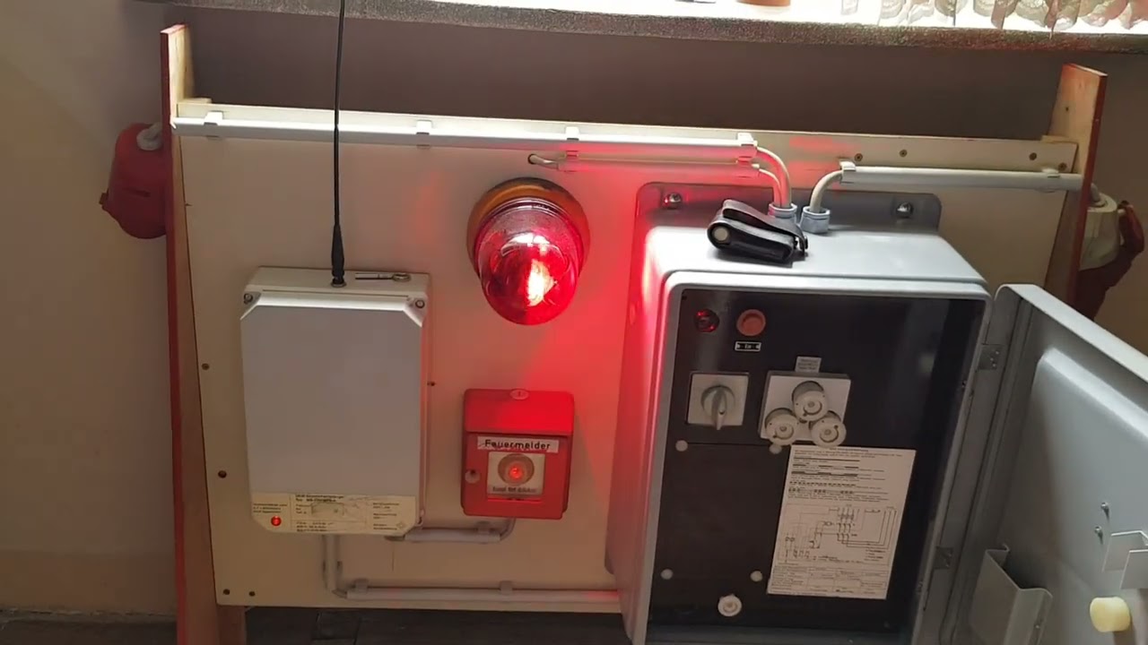 Sirenenprobe über Funk, Digitalmelder,App und E57 im Hintergrund.