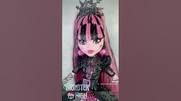 MONSTER HIGH DRACULAURA HOWLIDAY