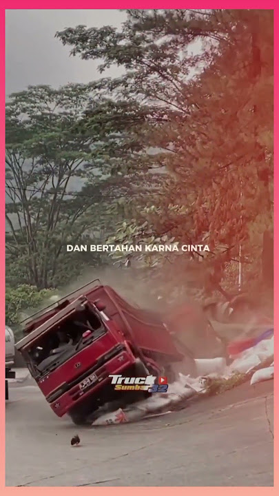 Detik-detik truk terbalik. sitinjau lauik #truksumbar32 #video #trending #shorts