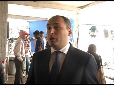 დიმიტრი ქუმსიშვილი ბათუმში ინდური ფილმის გადასაღებ მოედანს ეწვია