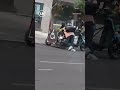 ¡No existen los límites! Repartidor en silla de ruedas se vuelve viral