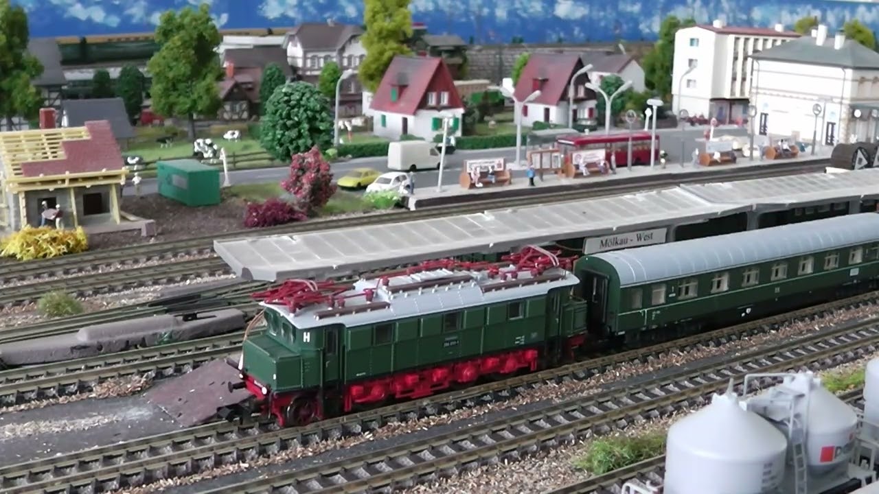 Großes Bahnhofvideo der DR in Epoche IVa Spur N