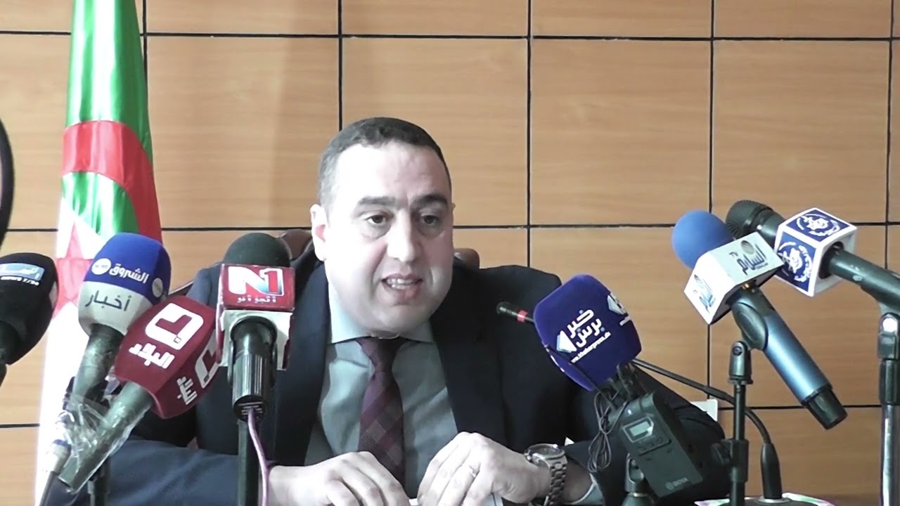 المسيلة - الندوة الصحفية للسيد وكيل الجمهورية لدى محكمة المسيلة يكشف خلالها تفاصيل حادث انقلاب حافلة