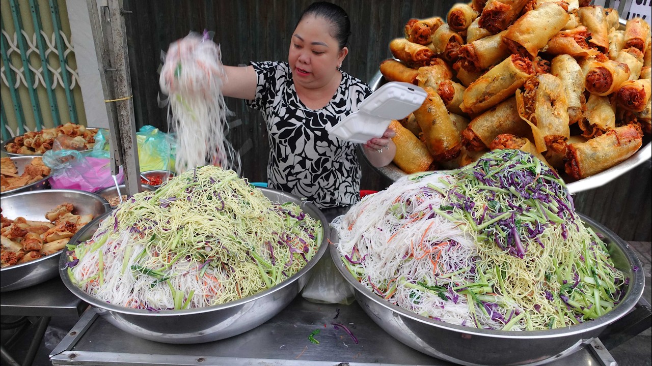 Bún xào bắp cải tím món được thực khách ưa thích ở Sài Gòn ngày nào cũng hai thau đầy