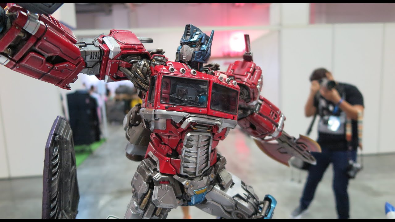 XM Studios Premium Collectibles Optimus Prime Starscream