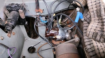 Morris Minor Level 3: Removing the distributor in the clamp