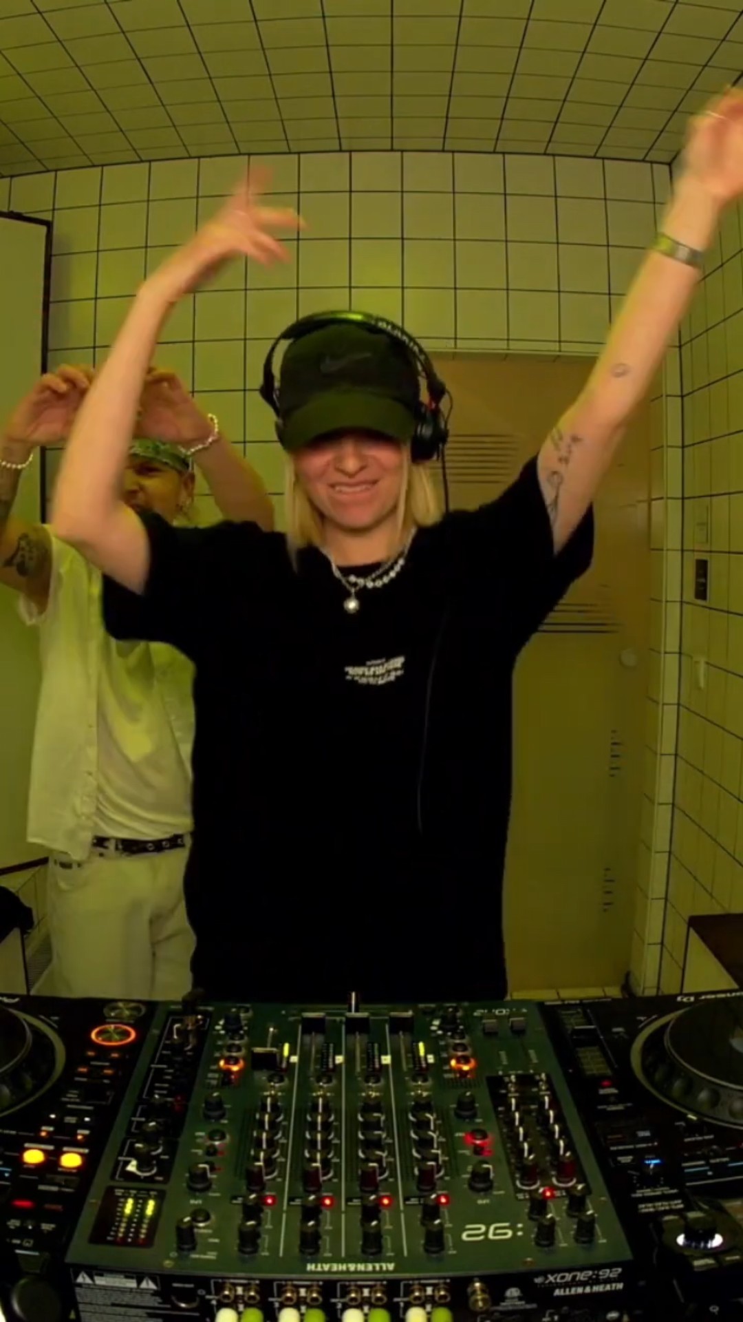 This one KIKZ! #dj #techno #hoerberlin